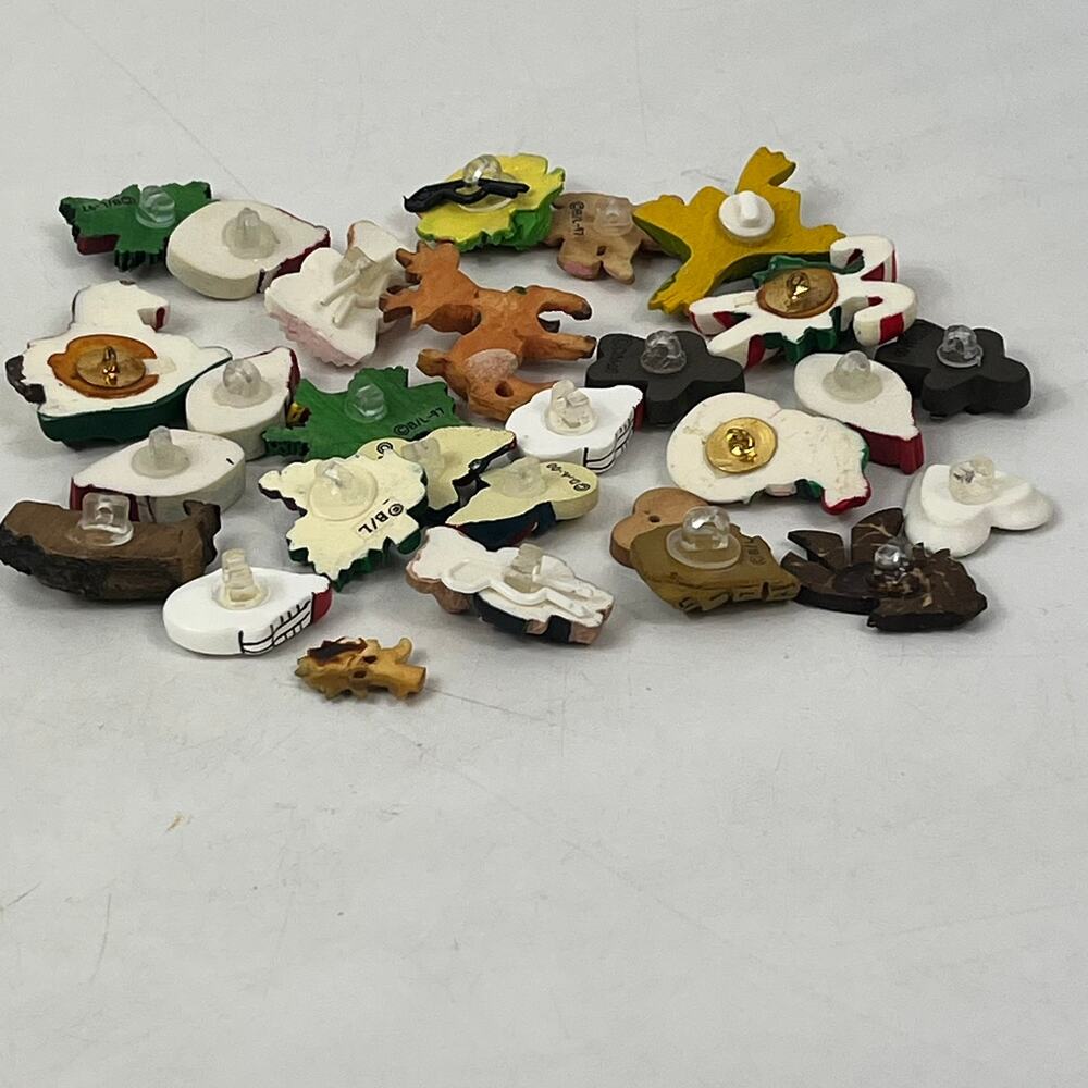 Lot 25+ Painted Wooden Novelty Buttons Christmas Animals Santa Snowman Shapes - Picture 8 of 9